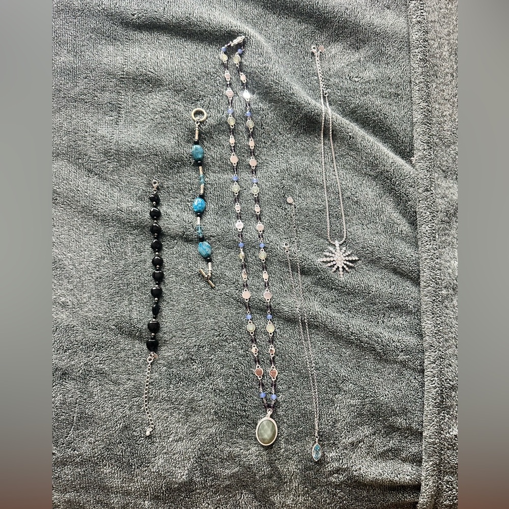 ✨ 5-Piece Jewelry Bundle – Silver, Beaded & Gemstone Necklaces + Bracelets